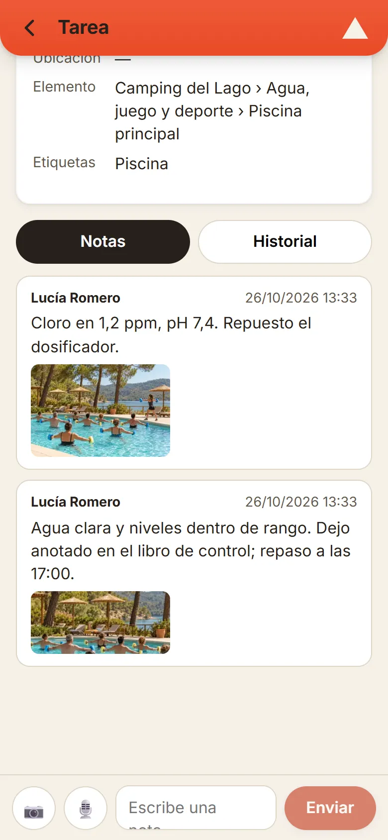 Detalle de una tarea de control de la piscina en la Staff App, con dos notas del equipo con texto y foto.
