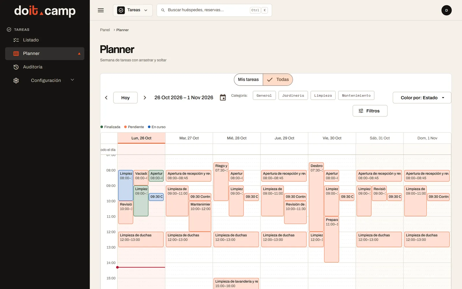 Planificador semanal de tareas en el backoffice, con las tareas de cada día coloreadas por estado.